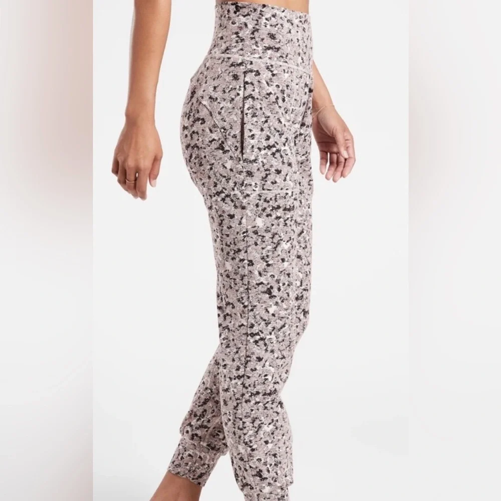 Athleta‎ Salutation Textured High Rise Joggers Medium